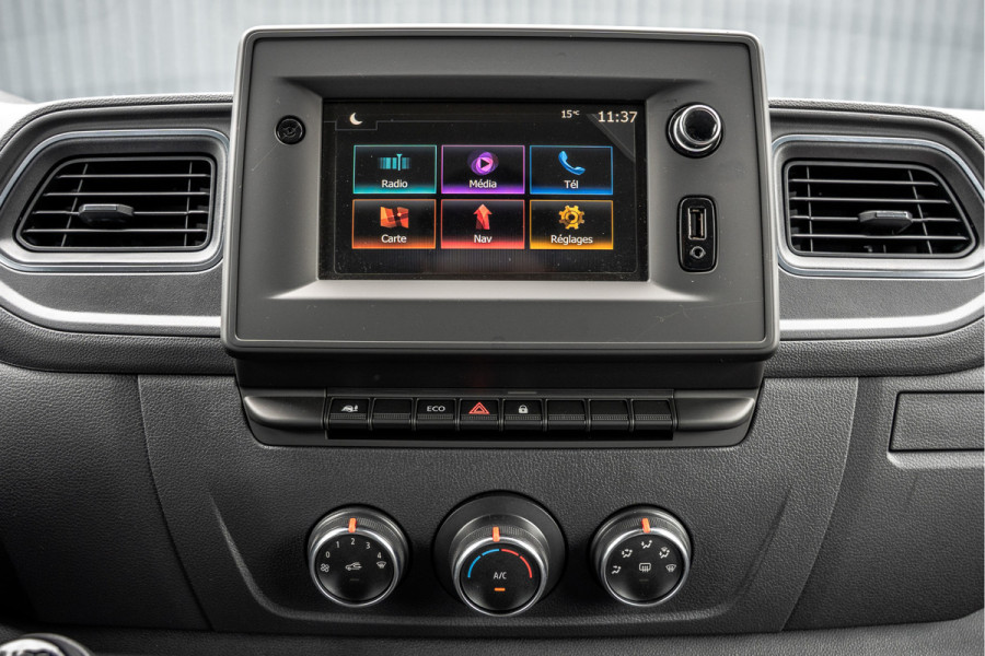 Renault Master Bleu DCI 135PK | L2H2 | Nieuw | Navi | 3-Zits | LED | Cruise | Airco