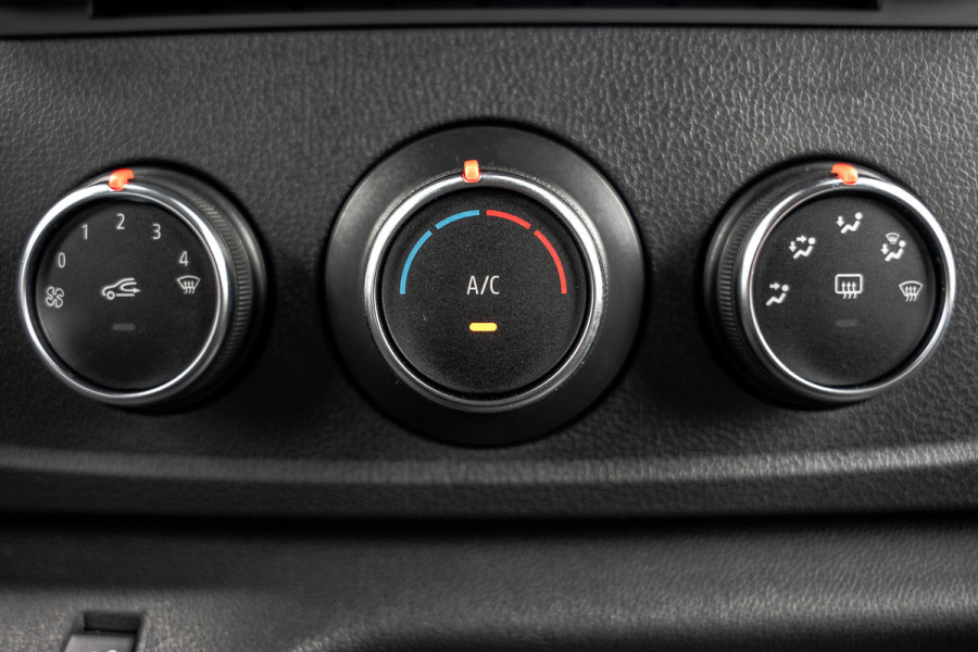Renault Master Bleu DCI 135PK | L2H2 | Nieuw | Navi | 3-Zits | LED | Cruise | Airco