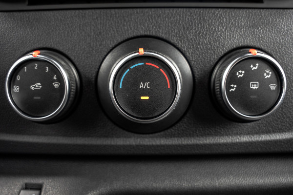 Renault Master Bleu DCI 135PK | L2H2 | Nieuw | Navi | 3-Zits | LED | Cruise | Airco