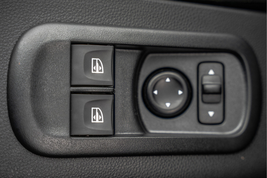 Renault Master Bleu DCI 135PK | L2H2 | Nieuw | Navi | 3-Zits | LED | Cruise | Airco