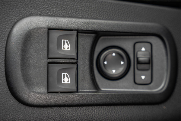 Renault Master Bleu DCI 135PK | L2H2 | Nieuw | Navi | 3-Zits | LED | Cruise | Airco