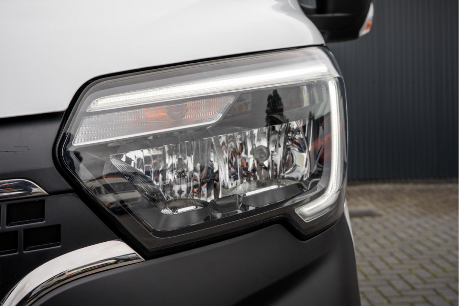 Renault Master Bleu DCI 135PK | L2H2 | Nieuw | Navi | 3-Zits | LED | Cruise | Airco