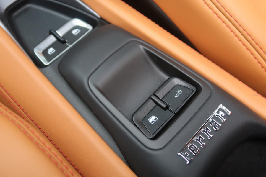 Ferrari F8 Spider 3.9 V8 HELE Carbon Pack