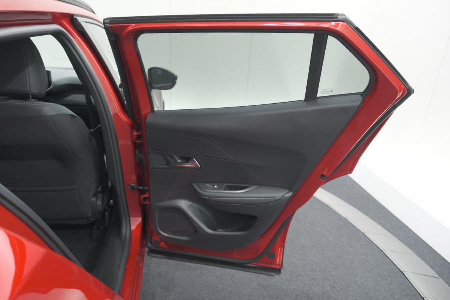 Peugeot 2008 Hybrid 145 e-DCS6 Allure | 360 Camera | Adaptieve Cruise Control | Navigatie | Dodehoekdetectie