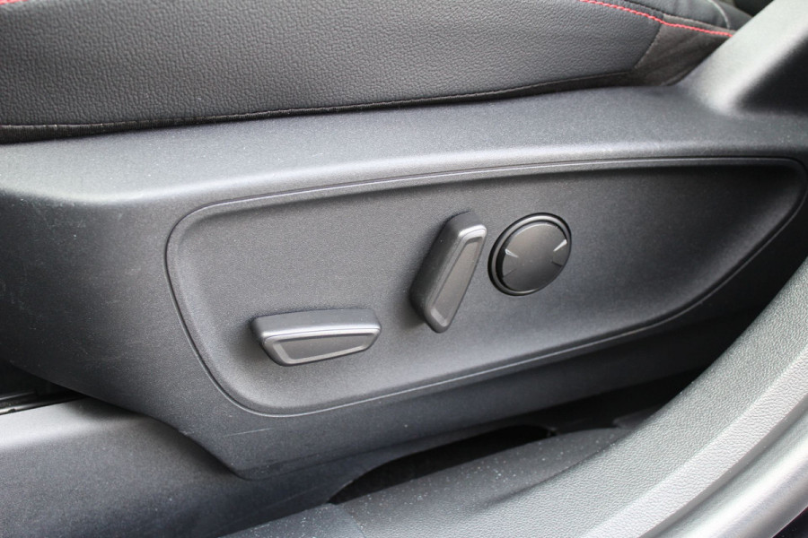 Ford Kuga 2.5 PHEV ST-Line X | BLIS | B&O | Elektr. Trekhaak | Head-up | Winterpack
