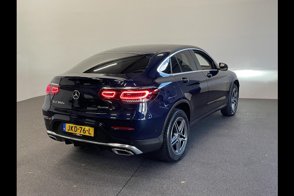 Mercedes-Benz GLC Coupé 300e 4MATIC 320pk PHEV AMG Line Navigatie Apple Carplay/Android Auto Camera Parkeersensoren Cruise Control Full Led Elektrische achterklep Stoelverwarming Climate Control Lichtmetalen velgen