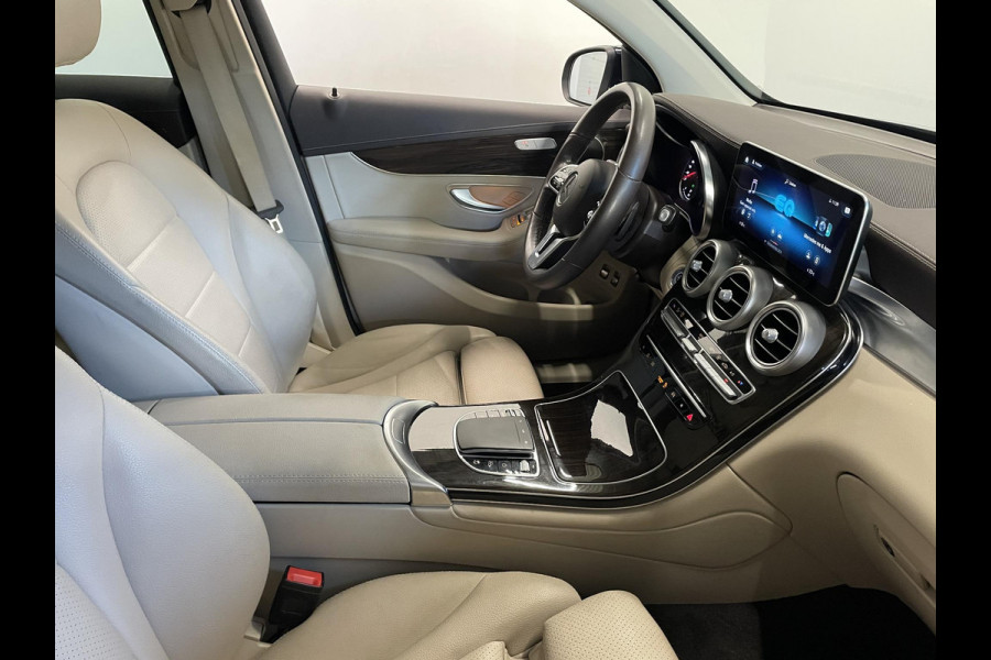 Mercedes-Benz GLC Coupé 300e 4MATIC 320pk PHEV AMG Line Navigatie Apple Carplay/Android Auto Camera Parkeersensoren Cruise Control Full Led Elektrische achterklep Stoelverwarming Climate Control Lichtmetalen velgen