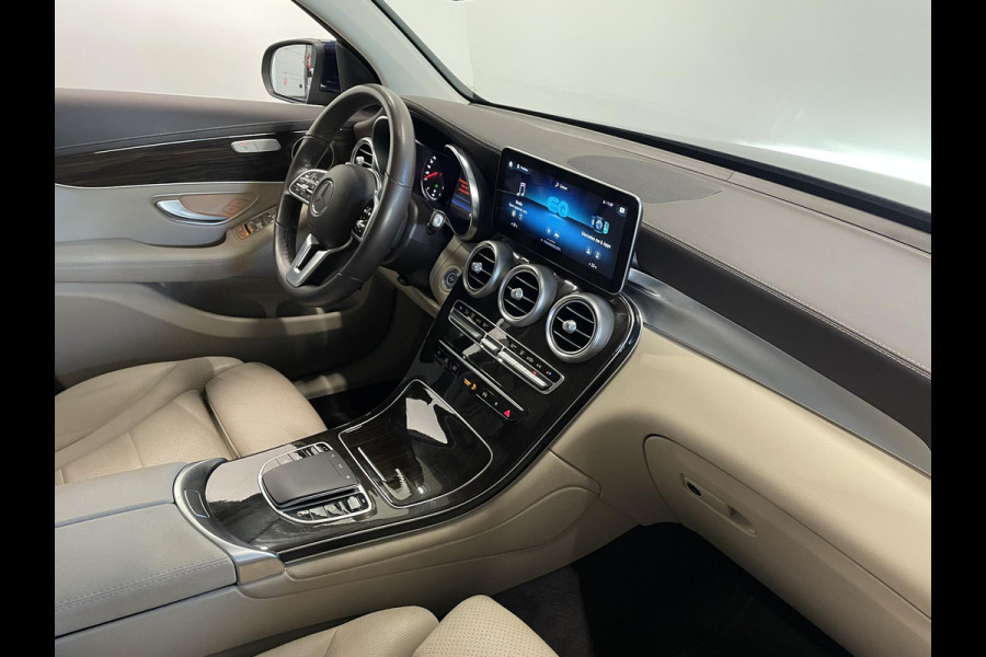 Mercedes-Benz GLC Coupé 300e 4MATIC 320pk PHEV AMG Line Navigatie Apple Carplay/Android Auto Camera Parkeersensoren Cruise Control Full Led Elektrische achterklep Stoelverwarming Climate Control Lichtmetalen velgen
