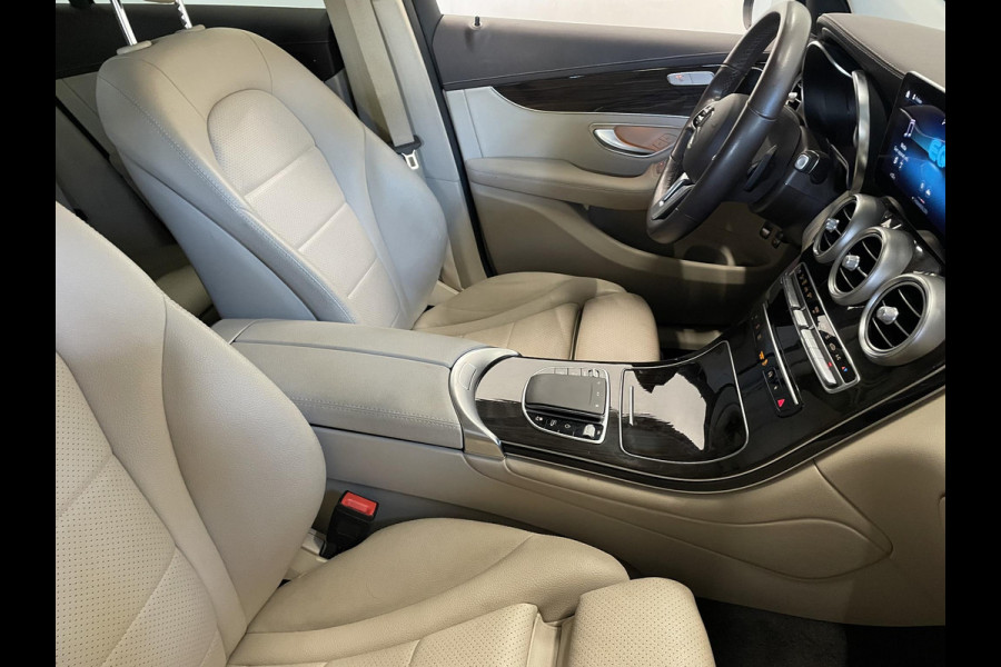 Mercedes-Benz GLC Coupé 300e 4MATIC 320pk PHEV AMG Line Navigatie Apple Carplay/Android Auto Camera Parkeersensoren Cruise Control Full Led Elektrische achterklep Stoelverwarming Climate Control Lichtmetalen velgen