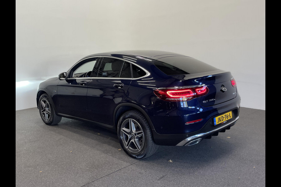 Mercedes-Benz GLC Coupé 300e 4MATIC 320pk PHEV AMG Line Navigatie Apple Carplay/Android Auto Camera Parkeersensoren Cruise Control Full Led Elektrische achterklep Stoelverwarming Climate Control Lichtmetalen velgen