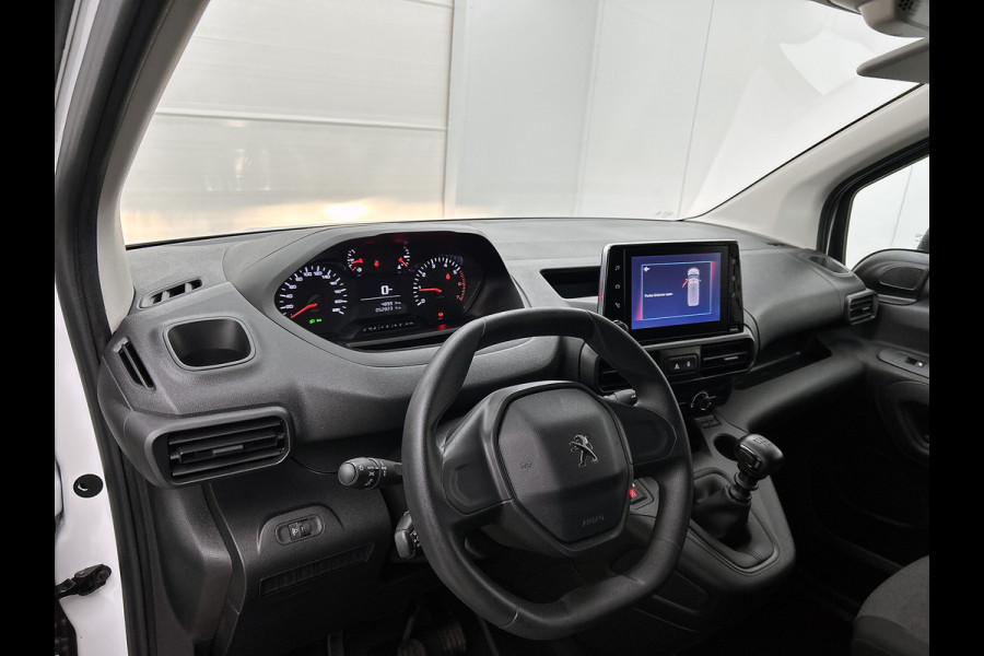 Peugeot Partner 1.2 Benzine 111PK Euro6 Premium / Airco / Navigatie / Cruise-ctr. / Schuifdeur + Raam / Radio multimedia / Apk 08-2027