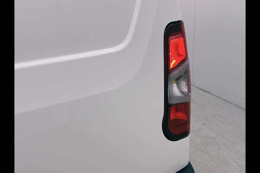Peugeot Partner 1.2 Benzine 111PK Euro6 Premium / Airco / Navigatie / Cruise-ctr. / Schuifdeur + Raam / Radio multimedia / Apk 08-2027