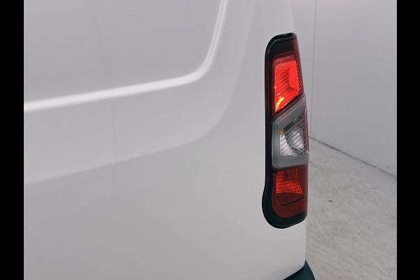 Peugeot Partner 1.2 Benzine 111PK Euro6 Premium / Airco / Navigatie / Cruise-ctr. / Schuifdeur + Raam / Radio multimedia / Apk 08-2027