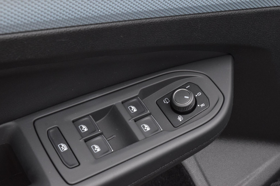 Volkswagen Golf 1.5 eTSI Goal|ACC|Stoel+stuurverw.|Carplay|Sfeer