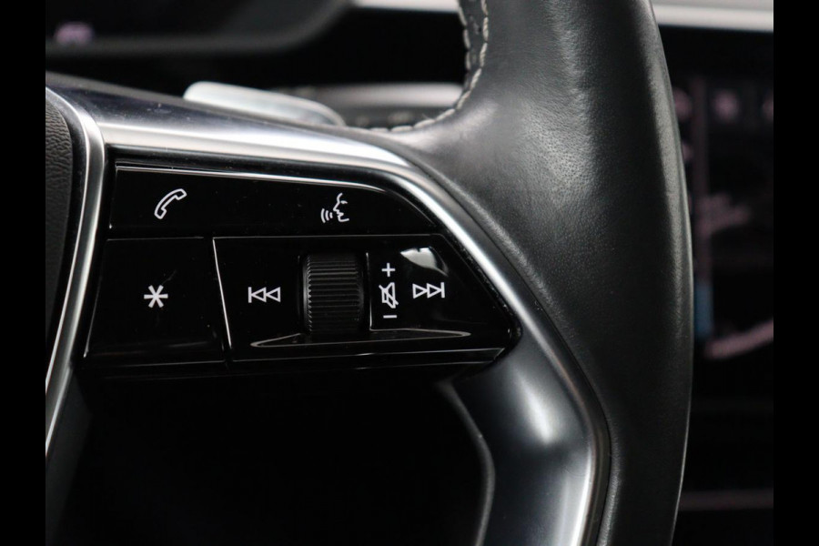 Audi e-tron Sportback 50 quattro S edition 71 kWh | SOH 90.4% | Panoramadak | Adaptive cruise | Matrix LED | Elek. Stoelen | Memory | Stoelverwarming | Camera | DAB | Leder/Alcantara | Camera | S Line