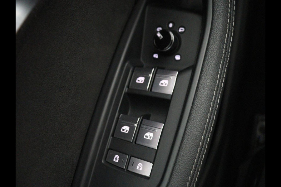 Audi e-tron Sportback 50 quattro S edition 71 kWh | SOH 90.4% | Panoramadak | Adaptive cruise | Matrix LED | Elek. Stoelen | Memory | Stoelverwarming | Camera | DAB | Leder/Alcantara | Camera | S Line