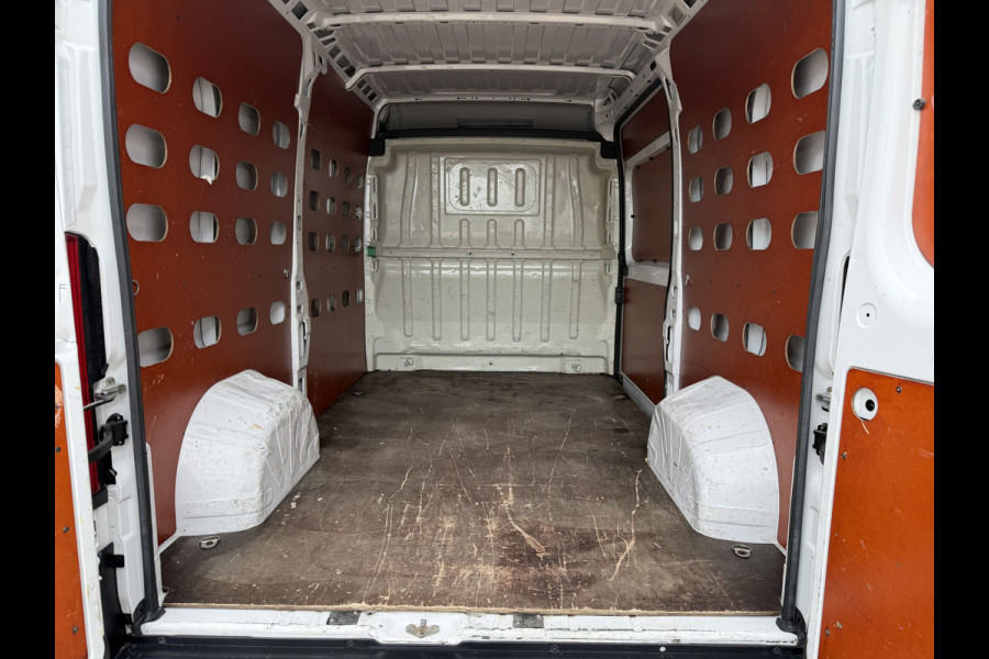 Fiat Ducato 30 2.3 MultiJet L2H2 / vaste prijs rijklaar € 14.950 ex btw / lease vanaf € 252 / lichtmetalen velgen / cruise en climate control / trekhaak / camera / euro 6 / navi