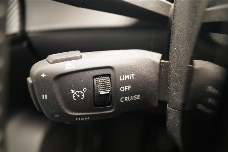 Peugeot 2008 1.2 PureTech 130pk Allure Pack -NAVI-TREKHAAK-ECC-PDC-