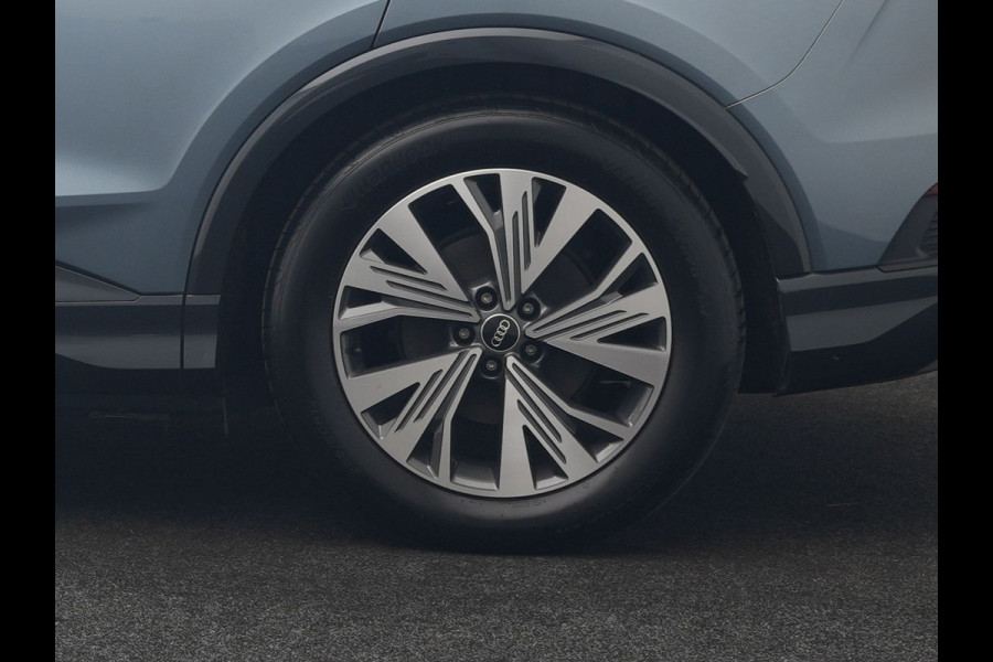 Audi Q4 e-tron 45 Quattro Edition 82 kWh 265pk Dealer O.H. | Trekhaak Af Fabriek | Panodak | S Line Interieur | Adaptive Cruise | Camera | Sportstoelen Memory & Verwarmd | Sfeerverlichting | Keyless | Navigatie | DAB |