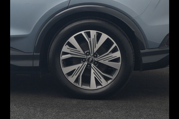 Audi Q4 e-tron 45 Quattro Edition 82 kWh 265pk Dealer O.H. | Trekhaak Af Fabriek | Panodak | S Line Interieur | Adaptive Cruise | Camera | Sportstoelen Memory & Verwarmd | Sfeerverlichting | Keyless | Navigatie | DAB |