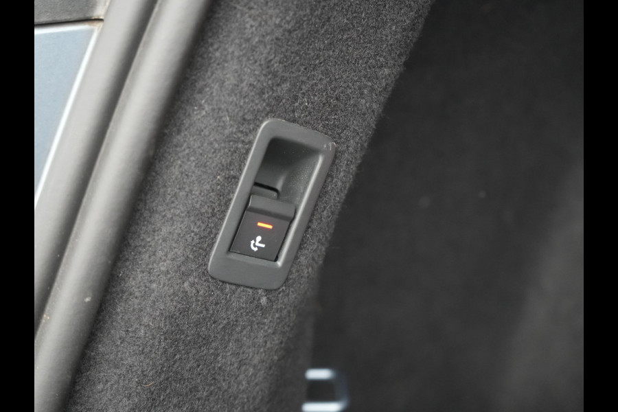 Audi Q4 e-tron 45 Quattro Edition 82 kWh 265pk Dealer O.H. | Trekhaak Af Fabriek | Panodak | S Line Interieur | Adaptive Cruise | Camera | Sportstoelen Memory & Verwarmd | Sfeerverlichting | Keyless | Navigatie | DAB |