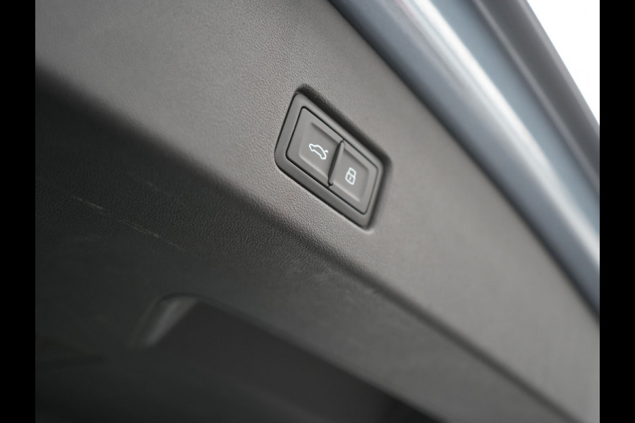 Audi Q4 e-tron 45 Quattro Edition 82 kWh 265pk Dealer O.H. | Trekhaak Af Fabriek | Panodak | S Line Interieur | Adaptive Cruise | Camera | Sportstoelen Memory & Verwarmd | Sfeerverlichting | Keyless | Navigatie | DAB |