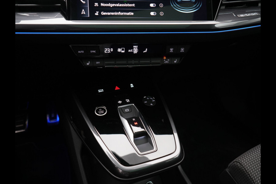Audi Q4 e-tron 45 Quattro Edition 82 kWh 265pk Dealer O.H. | Trekhaak Af Fabriek | Panodak | S Line Interieur | Adaptive Cruise | Camera | Sportstoelen Memory & Verwarmd | Sfeerverlichting | Keyless | Navigatie | DAB |