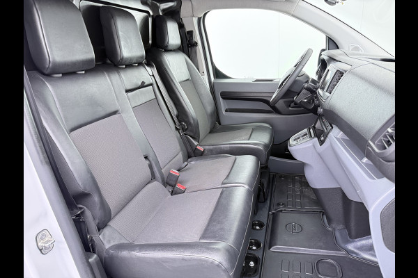 Opel Vivaro-e L2H1 75kWh Autom. 3-Persoons 360°Camera Navi Imperiaal Trekhaak Apple Carplay Android Auto Pdc Cruise Control SOH 88.5% DAB Bluetooth Betonplex Vloer Wandbetimmering Schuifdeur Regen-Lichtsensor 1.000KG Trekgewicht 1e Eigenaar Dealeronderhouden