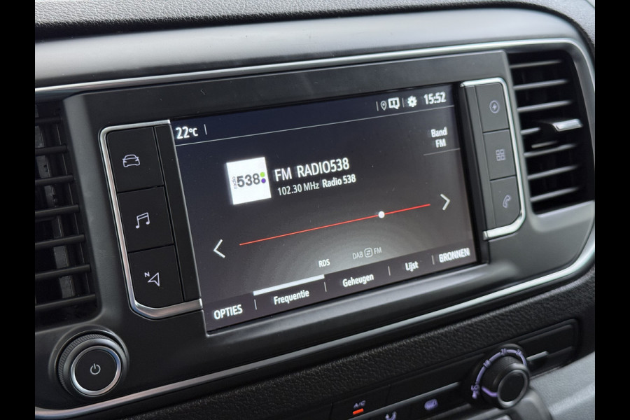 Opel Vivaro-e L2H1 75kWh Autom. 3-Persoons 360°Camera Navi Imperiaal Trekhaak Apple Carplay Android Auto Pdc Cruise Control SOH 88.5% DAB Bluetooth Betonplex Vloer Wandbetimmering Schuifdeur Regen-Lichtsensor 1.000KG Trekgewicht 1e Eigenaar Dealeronderhouden