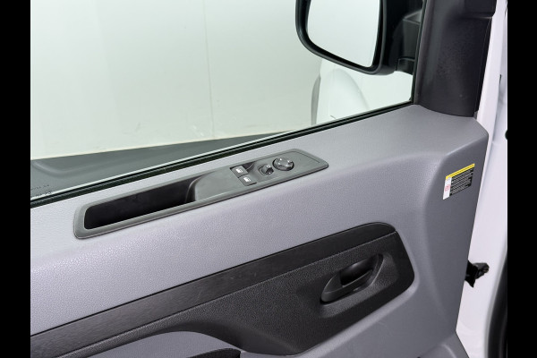 Opel Vivaro-e L2H1 75kWh Autom. 3-Persoons 360°Camera Navi Imperiaal Trekhaak Apple Carplay Android Auto Pdc Cruise Control SOH 88.5% DAB Bluetooth Betonplex Vloer Wandbetimmering Schuifdeur Regen-Lichtsensor 1.000KG Trekgewicht 1e Eigenaar Dealeronderhouden