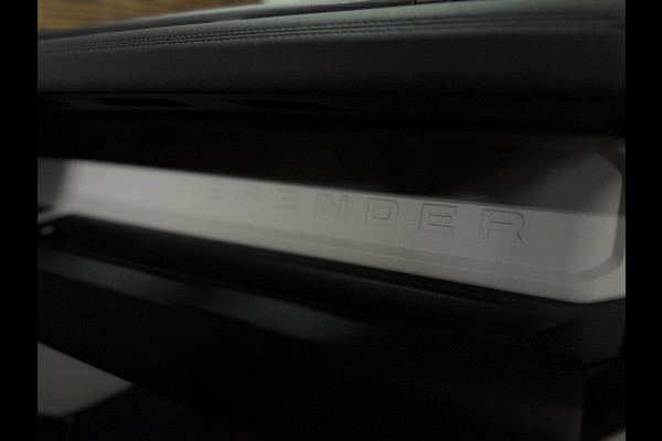 Land Rover Defender 110 2.0 D200 110 | Pano | PPF | Meridian | Trekhaak | Carplay | Geel kenteken