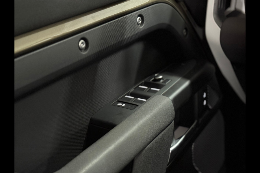 Land Rover Defender 110 2.0 D200 110 | Pano | PPF | Meridian | Trekhaak | Carplay | Geel kenteken