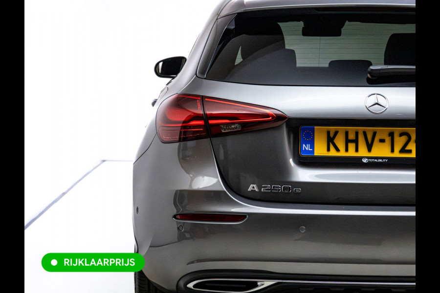 Mercedes-Benz A-Klasse 250 e Business Solution Luxury 218 PK | Adaptieve Cruise | Stoel- & Stuurverwarming | Camara | Navigatie | App. connect | Climate control | Automatisch inparkeren