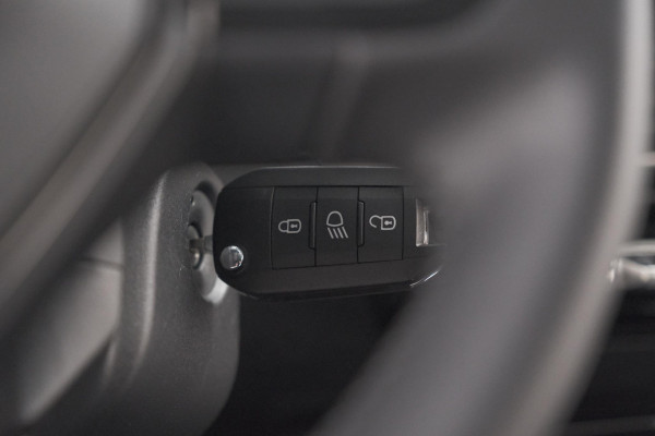 Peugeot 208 Hybrid 110 e-DCS6 Allure | Apple Carplay | Parkeersensoren Voor + Achter | Climate Control