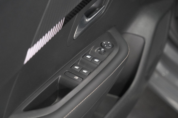 Peugeot 208 Hybrid 110 e-DCS6 Allure | Apple Carplay | Parkeersensoren Voor + Achter | Climate Control