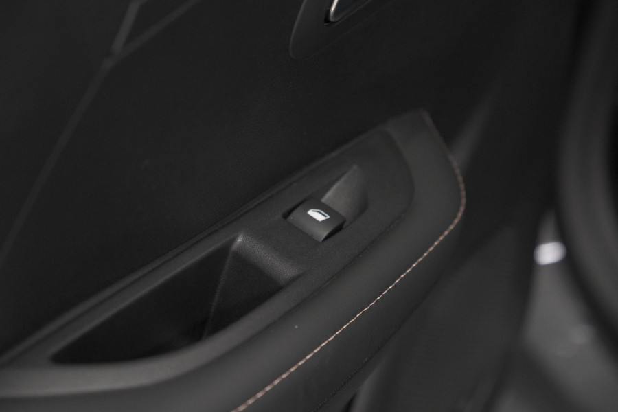 Peugeot 208 Hybrid 110 e-DCS6 Allure | Apple Carplay | Parkeersensoren Voor + Achter | Climate Control