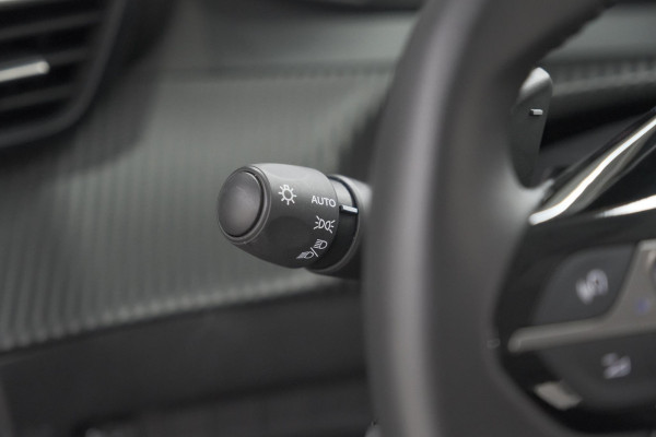 Peugeot 208 Hybrid 110 e-DCS6 Allure | Apple Carplay | Parkeersensoren Voor + Achter | Climate Control