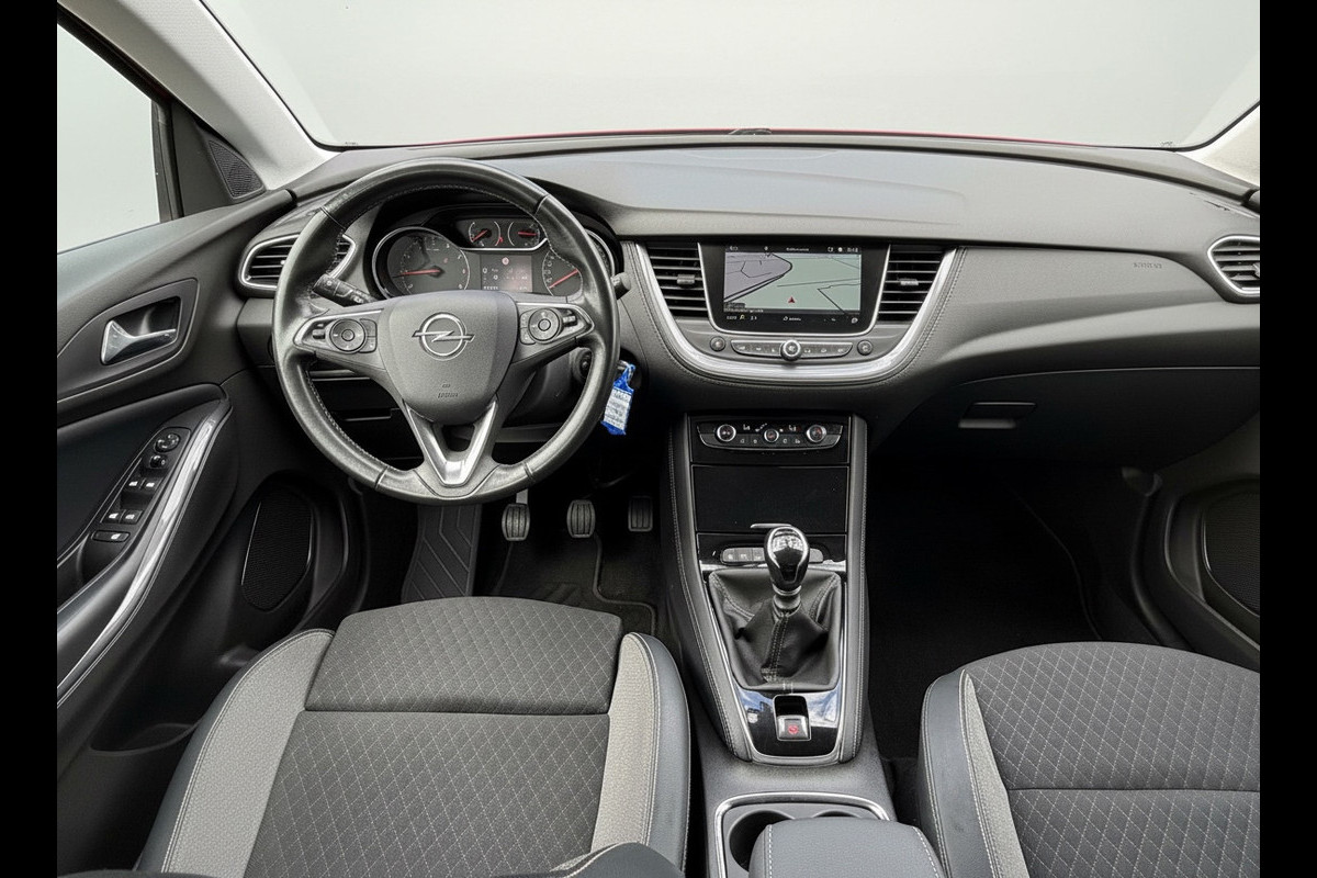 Opel Grandland X 1.2 Turbo Ultimate, 31000 km, achteruitrijcamera, trekhaak, navigatie, 1/2 leder, nieuwstaat