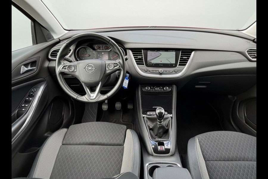 Opel Grandland X 1.2 Turbo Ultimate, 31000 km, achteruitrijcamera, trekhaak, navigatie, 1/2 leder, nieuwstaat
