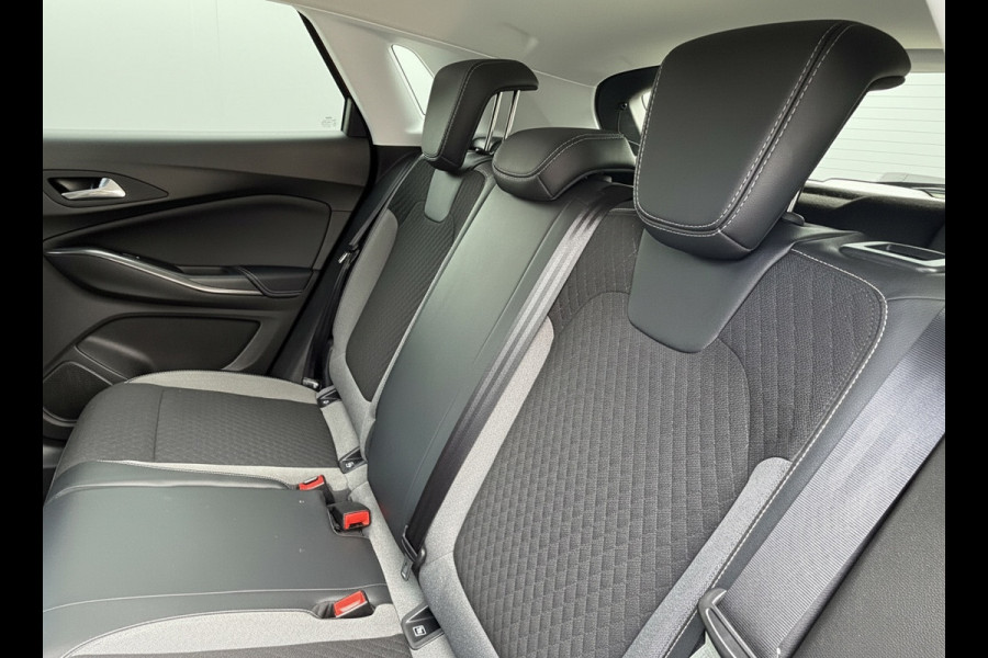 Opel Grandland X 1.2 Turbo Ultimate, 31000 km, achteruitrijcamera, trekhaak, navigatie, 1/2 leder, nieuwstaat