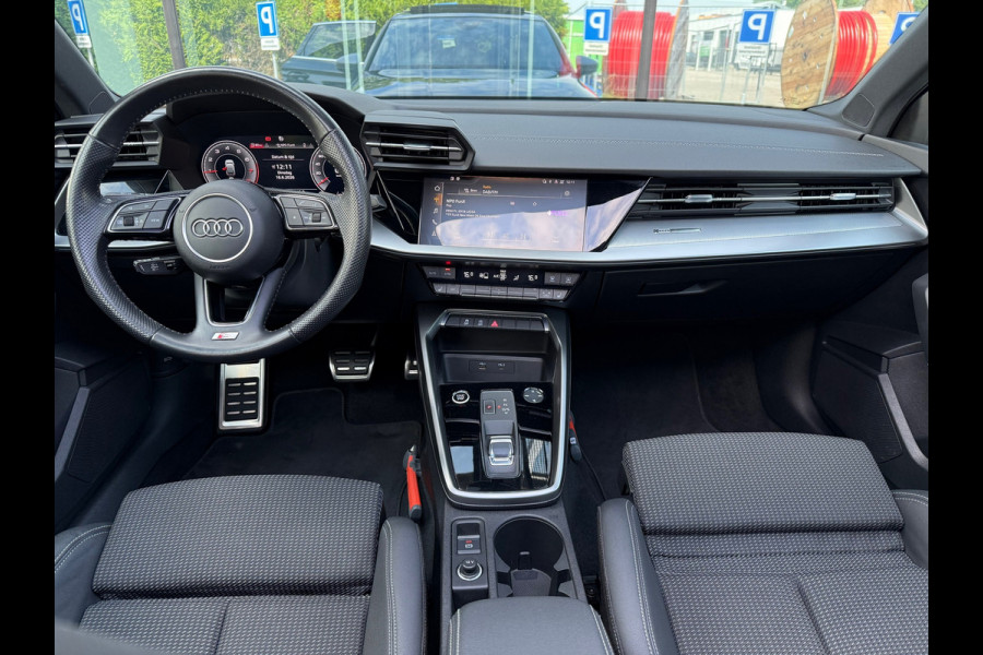 Audi A3 Sportback 35 TFSI edition one - Automaat - Pano/Schuifdak - Navi - Climate - Org.NL