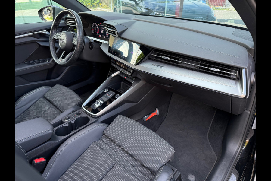 Audi A3 Sportback 35 TFSI edition one - Automaat - Pano/Schuifdak - Navi - Climate - Org.NL