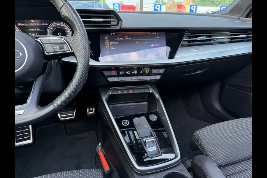 Audi A3 Sportback 35 TFSI edition one - Automaat - Pano/Schuifdak - Navi - Climate - Org.NL