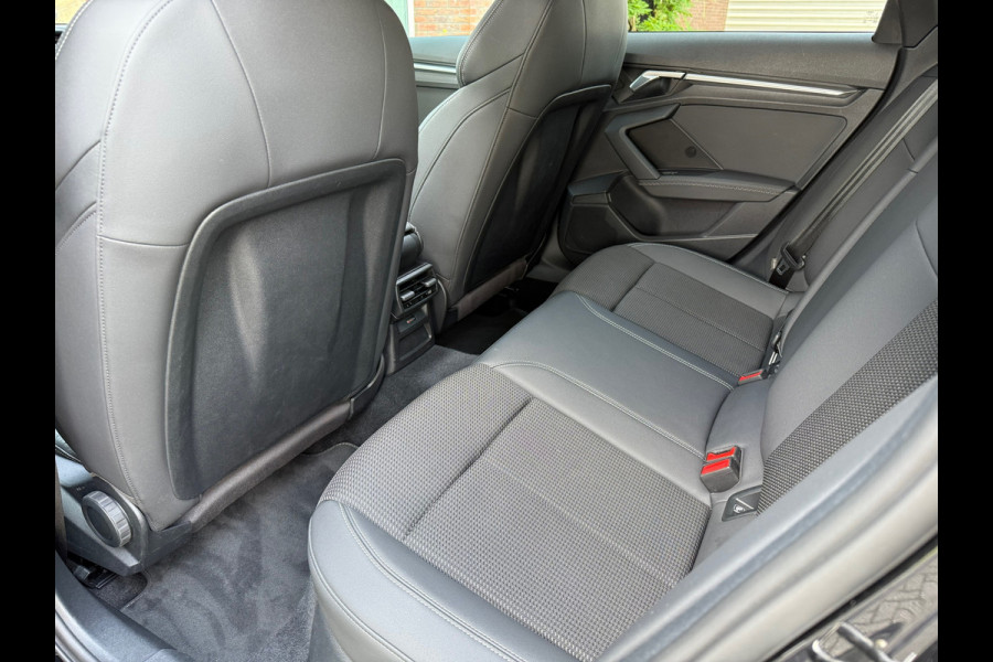 Audi A3 Sportback 35 TFSI edition one - Automaat - Pano/Schuifdak - Navi - Climate - Org.NL