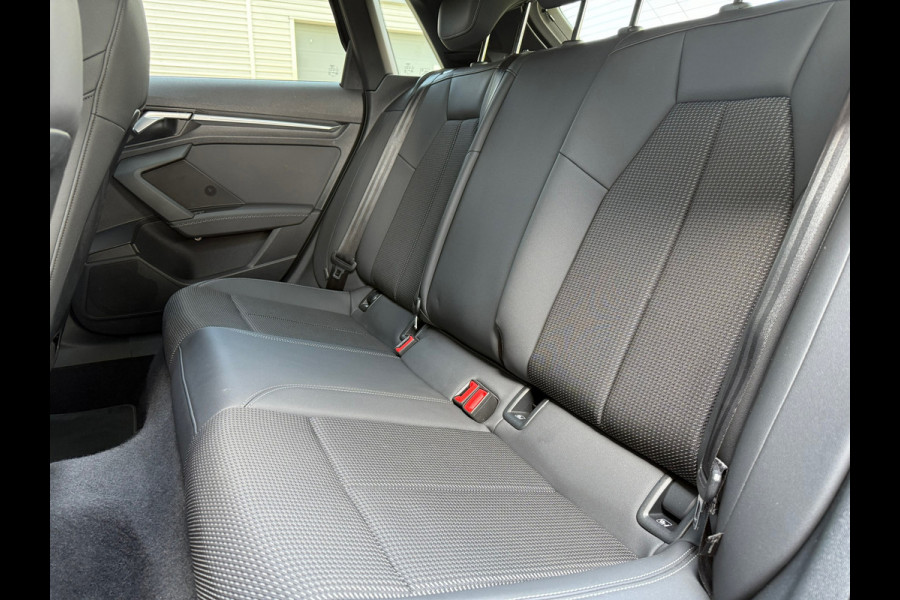 Audi A3 Sportback 35 TFSI edition one - Automaat - Pano/Schuifdak - Navi - Climate - Org.NL