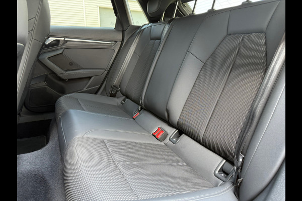 Audi A3 Sportback 35 TFSI edition one - Automaat - Pano/Schuifdak - Navi - Climate - Org.NL