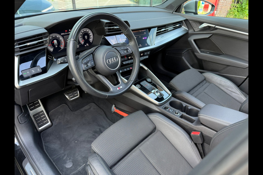 Audi A3 Sportback 35 TFSI edition one - Automaat - Pano/Schuifdak - Navi - Climate - Org.NL