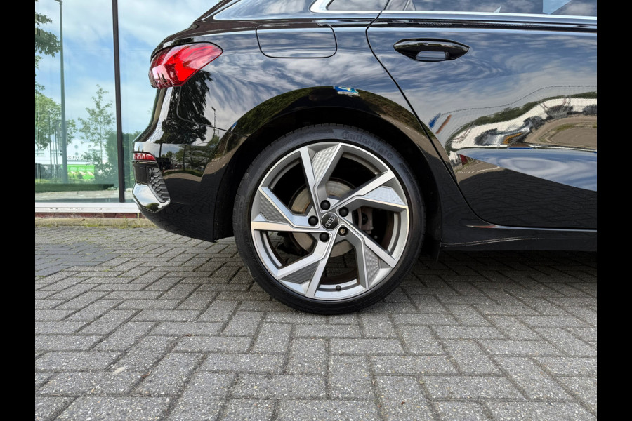 Audi A3 Sportback 35 TFSI edition one - Automaat - Pano/Schuifdak - Navi - Climate - Org.NL