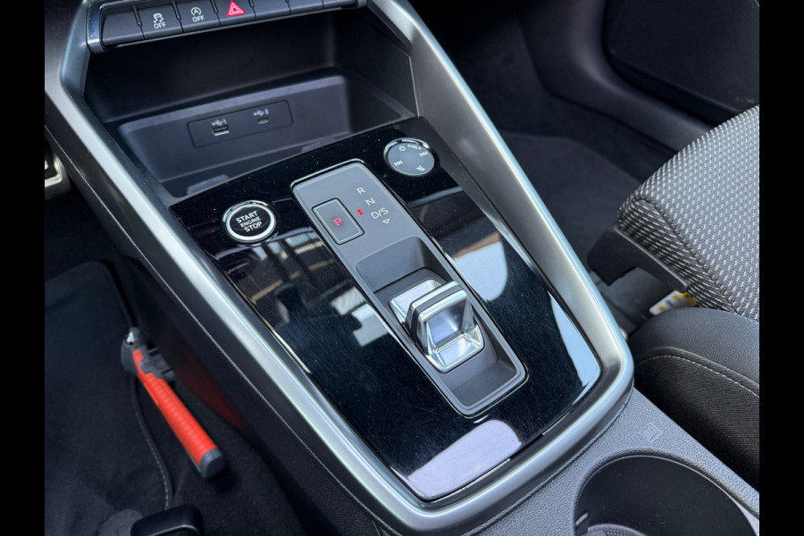 Audi A3 Sportback 35 TFSI edition one - Automaat - Pano/Schuifdak - Navi - Climate - Org.NL