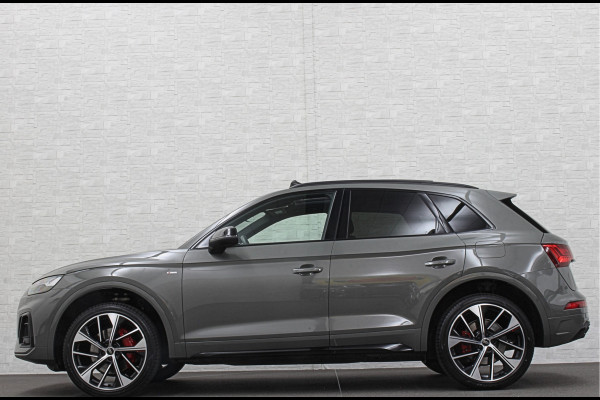 Audi Q5 55 367pk Competition RS Leder | ACC | Panorama | Lane Assist | 21" | Sfeerverlichting | Camera | Carplay | Stuurwielverwarming | Black Optic | Draadloos laden | Sportstoelen | 91000,= Nw.Pr. | 10-2024 | 23dkm! | Fabr. Garantie.